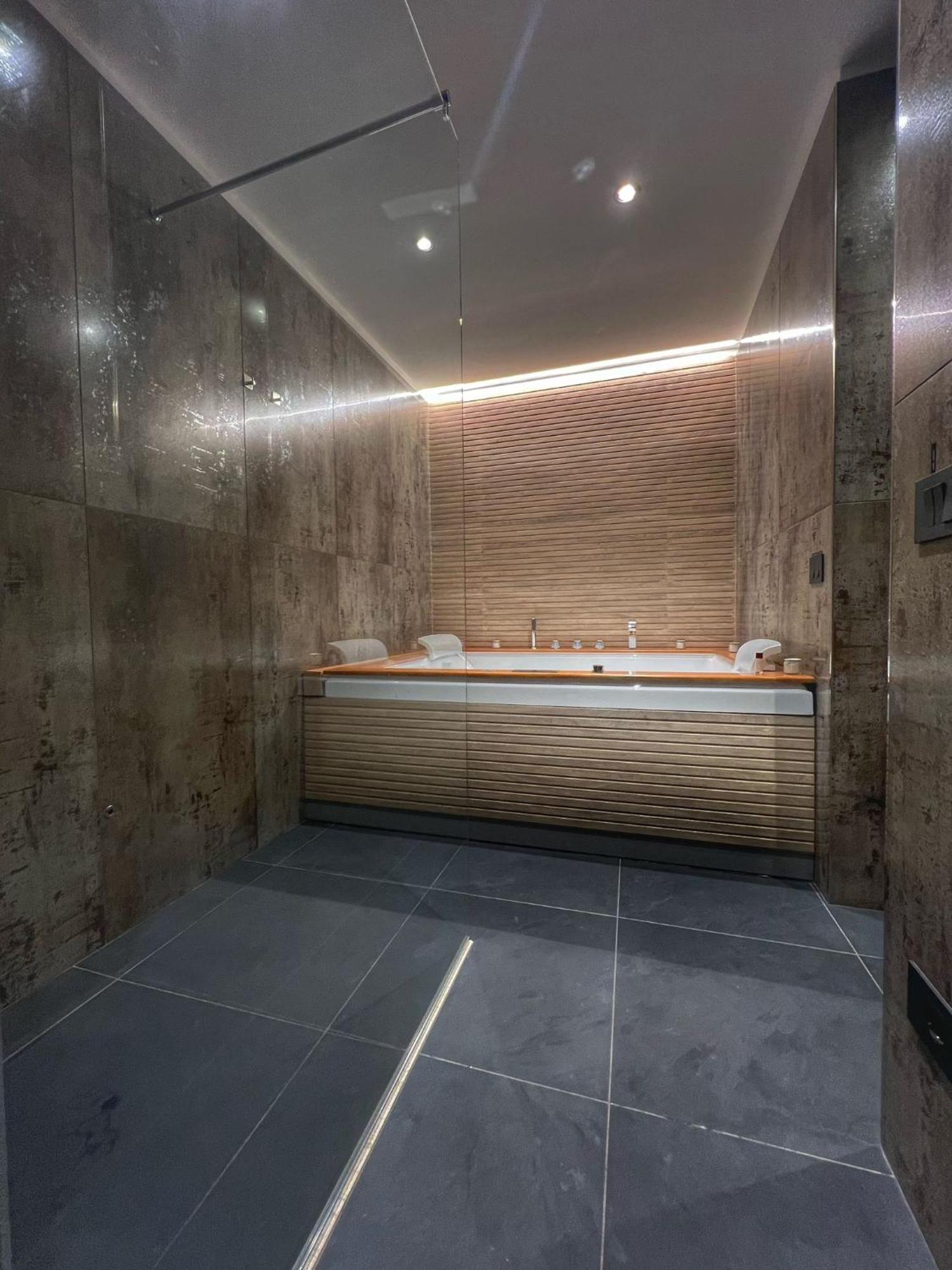 Amay City Suite Бари Экстерьер фото